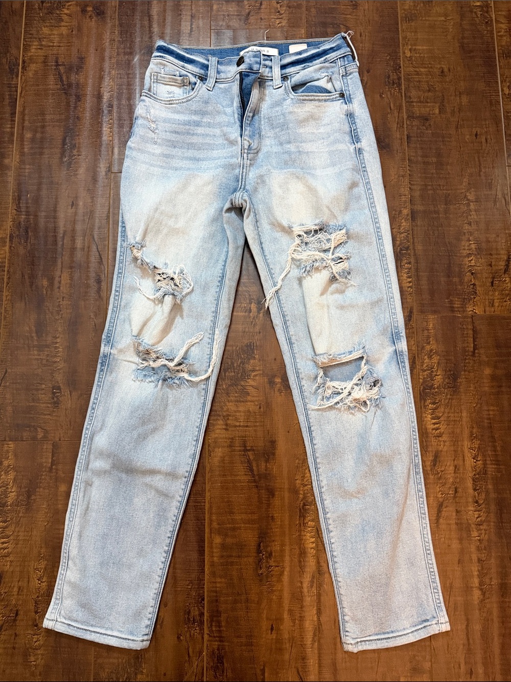 eunina Light Wash Distressed Boyfriend Jeans
